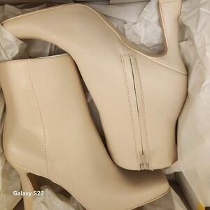Circus by Sam Edelman Cream Ankle Boots size 9‎ ½ Vegan Leather